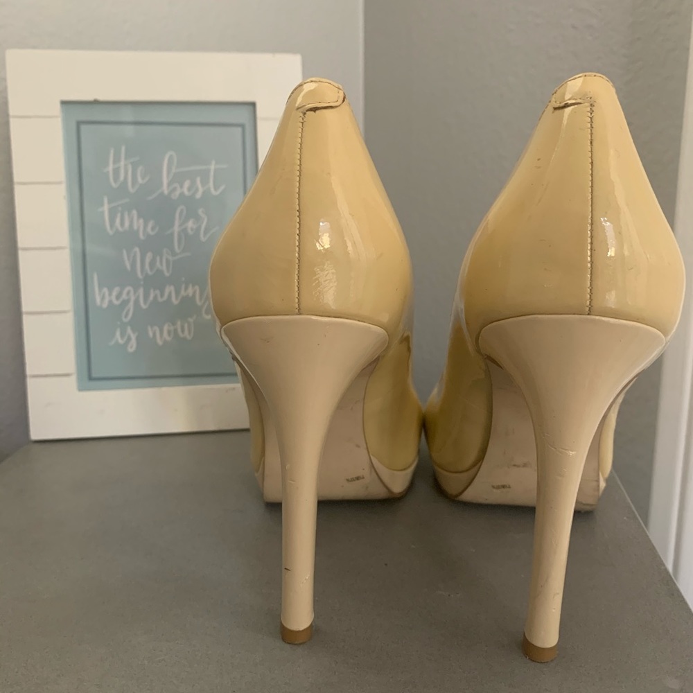 Women’s BCBG heels - Picture 2 of 8
